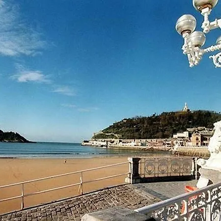 Easo. Center And Next Beach La Concha *